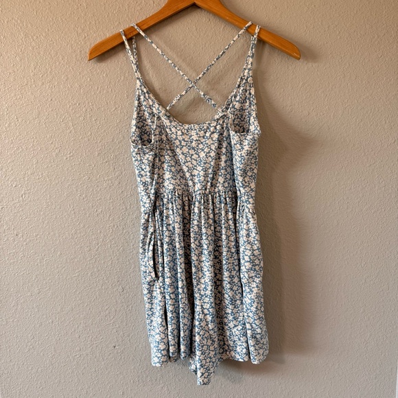 Urban Outfitters Blue White Floral Strappy Back Flowy Romper Women's Size Medium - Picture 11 of 14